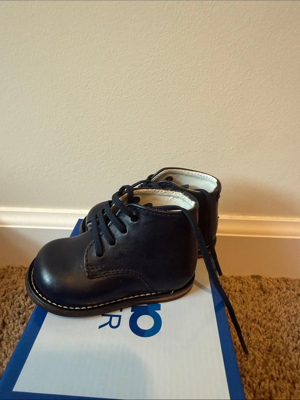 Josmo sturdy lace